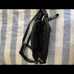 Black lululemon sling pack/ fanny pack